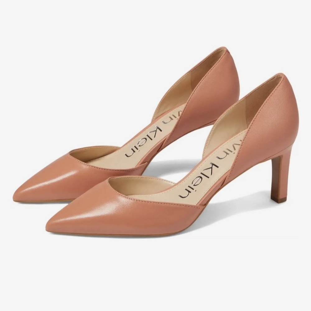 Kitten hill pumps
